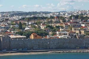 Marine Gate et les fortifications de la vieille ville de Rhodes, Grèce photo