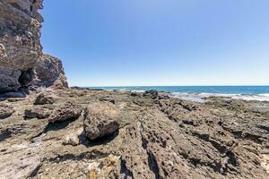 vue plus de le rocheux littoral à los ajaches nationale parc sur le canari île lanzarote photo