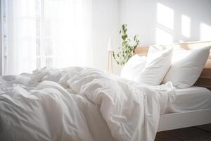 Matin blanc lit dans le chambre illuminé par lumière du soleil génératif ai photo