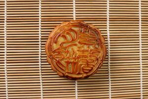 chinois cuit décoré gâteau de lune milieu l'automne Festival carré lune gâteau remplissage cadeau souhait offre sur bambou tapis plus de en bois table photo