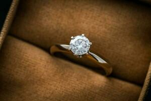 engagement diamant bague proche en haut photo