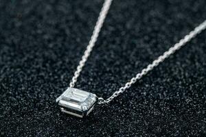 blanc or diamant pendentif Collier photo