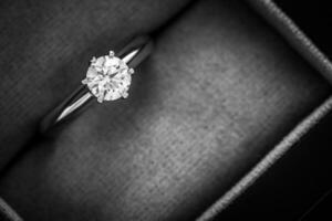 engagement diamant bague proche en haut photo