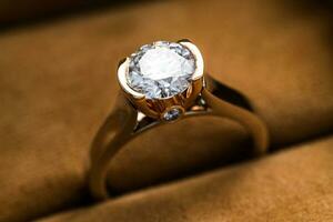 engagement diamant bague proche en haut photo