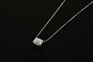 blanc or diamant pendentif Collier photo