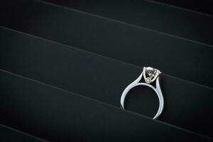 engagement diamant bague proche en haut photo