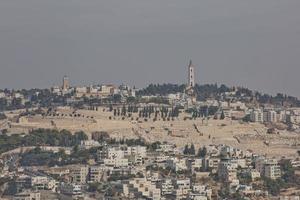 Vue du mont des oliviers sur la vieille ville de Jérusalem en Israël photo