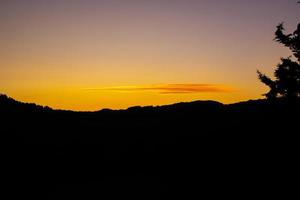 Coucher de soleil sur les collines de l'Ombrie, Italie photo