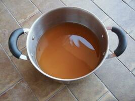 rouillé l'eau de rouille dans tuyaux photo