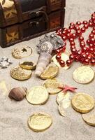 pièces d'or avec trésors marins