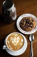 café latte biscuits aux pépites de chocolat et grains de café photo