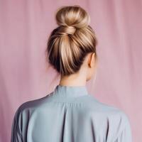 photo de le à moitié chignon ai généré