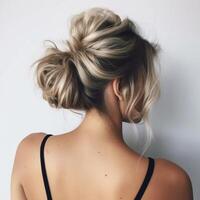 photo de faible désordonné chignon ai généré