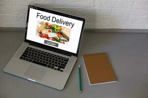 nourriture prendre une façon site Internet dans une portable filtrer. le déjeuner à le bureau. photo