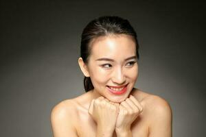 Jeune magnifique asiatique femme faciale expression photo