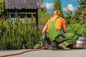 jardinier organiser des pots photo