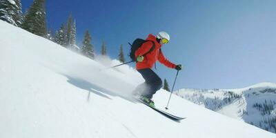 une skieur est Aller vers le bas sur une neigeux Montagne photo