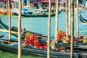 Venise grandiose canal gondoles photo