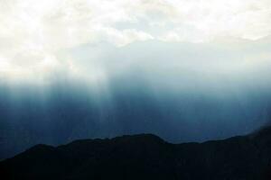 lumière par le des nuages photo