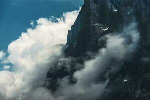 brumeux Montagne falaise photo