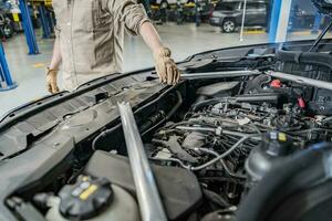 véhicule moteur vérifier porté en dehors dans professionnel voiture un service photo