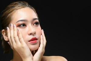 Sud est asiatique magnifique Jeune Dame mode maquillage cosmétique photo