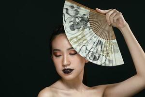 Sud est asiatique magnifique Jeune Dame mode maquillage cosmétique photo