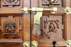 Kuala lumpur, malaisie-juin 21, 2020- le fermé décoré porte de sri kandaswamy temple dû à pandémie COVID-19 [feminine. photo