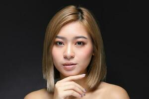 Sud est asiatique magnifique Jeune Dame mode maquillage cosmétique photo