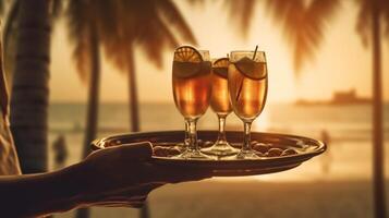 serveur portion Champagne sur une plateau. été plage le coucher du soleil vacances vacances à plage avec paume des arbres, ai génératif photo