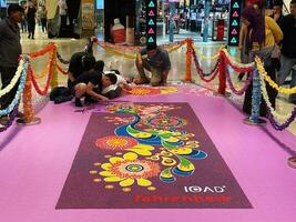 Kuala lumpur, malaisie-octobre 27, 2019 - le kolam ou riz art pour hindou Festival de deepavali. le plus artistique de tout les courses Caisse eux. photo