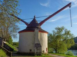 le petit ville de Sarrebourg à le Sarre rivière dans Allemagne photo