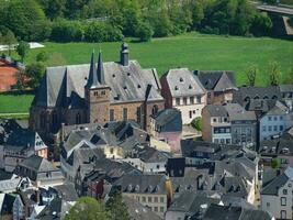 le petit ville de Sarrebourg à le Sarre rivière dans Allemagne photo