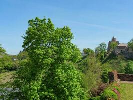 le petit ville de Sarrebourg à le Sarre rivière dans Allemagne photo