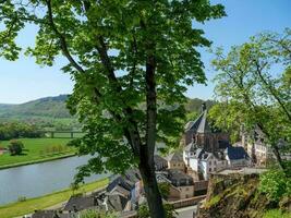 le petit ville de Sarrebourg à le Sarre rivière dans Allemagne photo