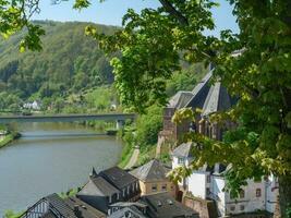 le petit ville de Sarrebourg à le Sarre rivière dans Allemagne photo