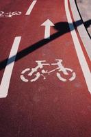 panneau de signalisation de vélo dans la rue photo