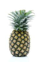 fruit ananas sur une blanc Contexte photo