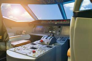 à l'intérieur avion cockpit vue à l'intérieur avion de ligne vue vol contrôle pièce dans un avion photo