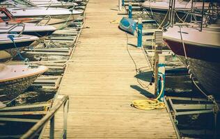 petit bateaux à moteur Marina photo