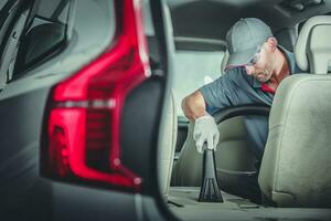 véhicule intérieur passe l'aspirateur exécuté par voiture dessinateur photo