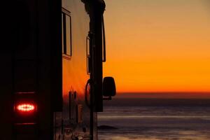 scénique le coucher du soleil vue de RV classe c camping car campeur photo