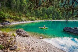 gonflable kayak tour avec chien photo