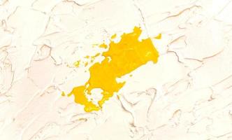 Fond de texture de coup de pinceau de peinture d'aquarelle jaune
