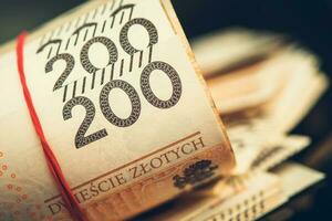 rouleau de polonais zloty billets de banque photo