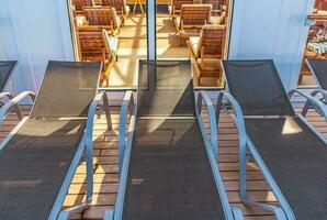 intérieur et Extérieur salon chaises à station balnéaire. photo