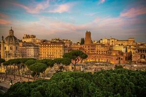 ville de Rome scénique le coucher du soleil photo