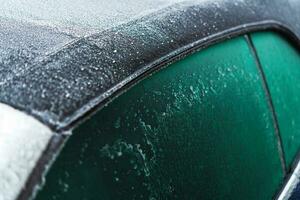 en tissu convertible véhicule toit et extrême hiver températures. photo