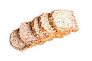 Tranche de pain de blé entier isolé sur fond blanc photo