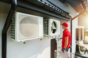 HVAC technicien performant air état et chaleur pompe unités entretien photo